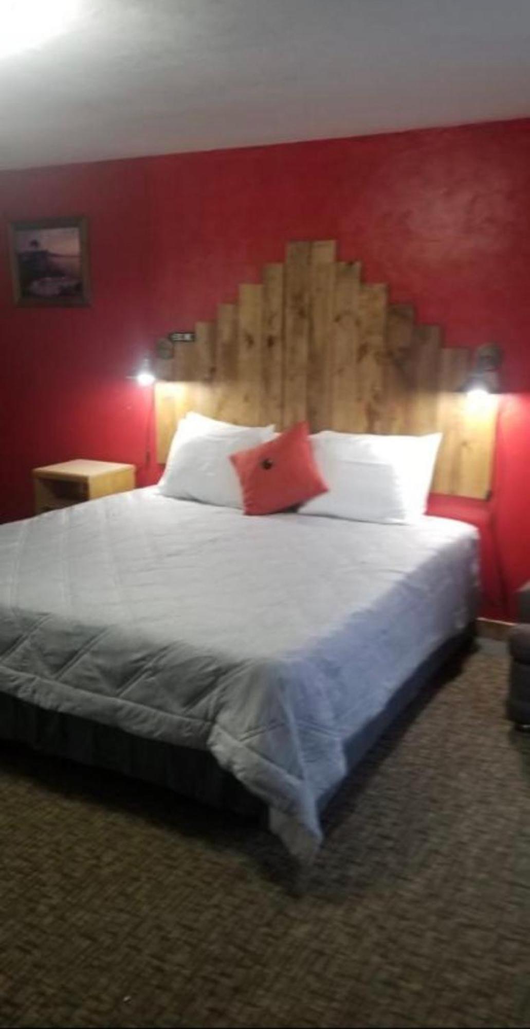 Tri-State Wood Inn Dickeyville Buitenkant foto